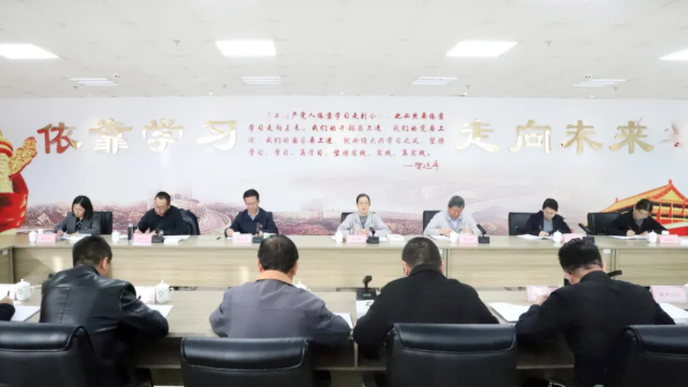 集团党委召开理论进建中心组2025年第八次进建（扩大）会