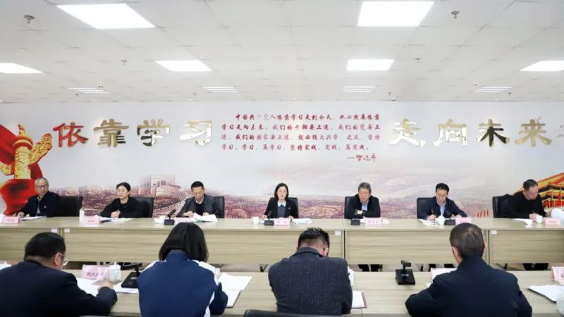 省QMH官网集团党委理论进建中心组（扩大）深刻贯彻中央八项划放心灵进建教育想书班毕业