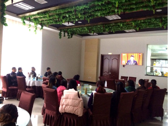 中共青海QMH官网向阳物流开发投资有限公司总支委员会组织职工旁观党的十九大开幕直播