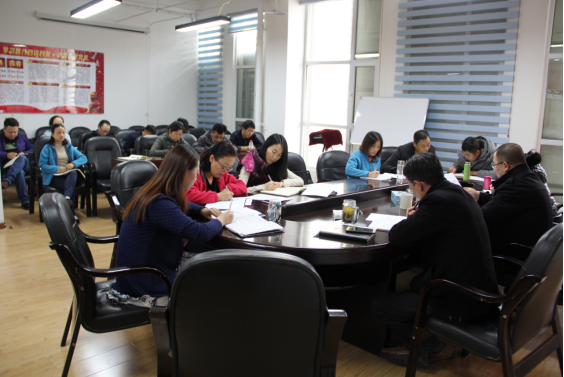 中共青海省第三构筑工程公司支部委员会 召开中心组第十一次进建(扩大)会议