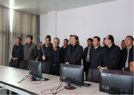 海西州委书记文国栋率海西州党政代表团一行光临青海曹家堡保税物流中心（B型）调查调