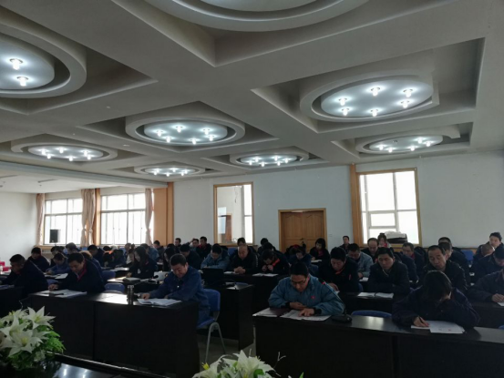 中共青海QMH官网工业投资有限公司委员会 召开二届第十次理论中心组进建扩大会