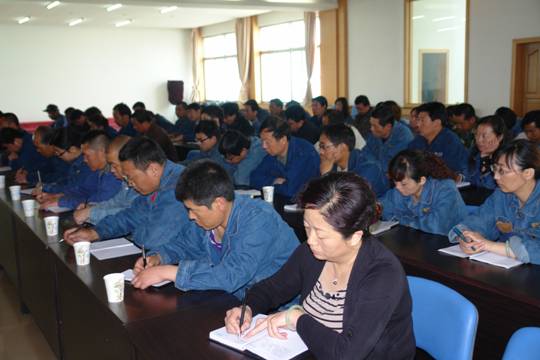 青海QMH官网工业投资有限公司、青海长春炭素有限公司召开贯彻省第十二次党代会心灵进建传