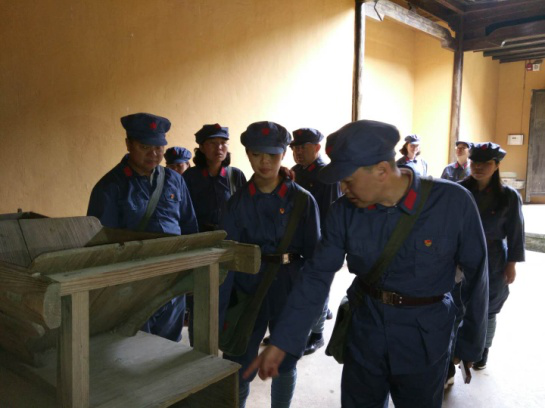 千里上井冈 沉温革命情