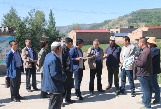 讲政治 当真推广国企职责 沉实效 企村共商扶贫之计