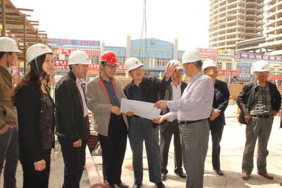 青海向阳物流买卖中心喜迎封顶