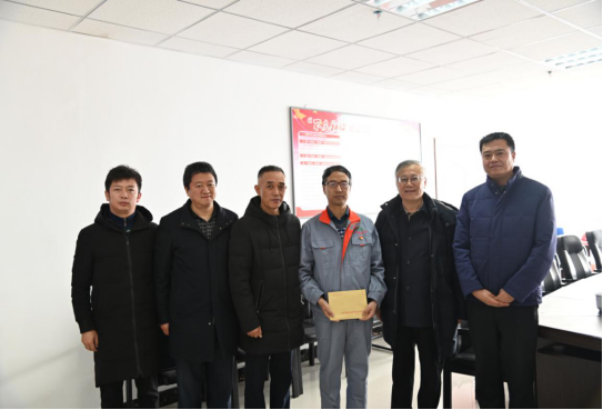 走访慰问专家人才，为人才创新营造优良的环境