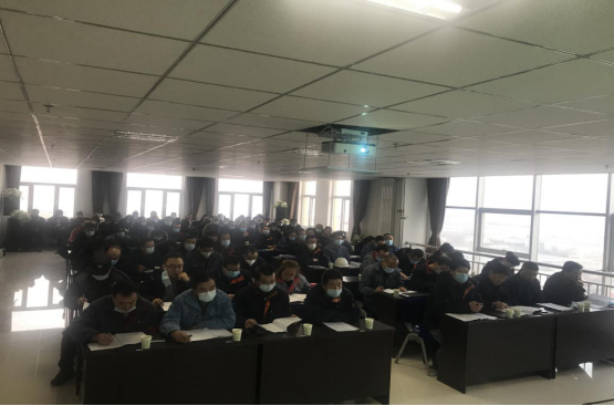 青海QMH官网工业投资有限公司召开2020年度中层治理人员年终述职评议大会