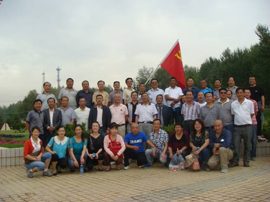 火红的七月我们面对党旗威严宣誓