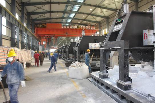 10万吨/年电解铝升级刷新项目通电