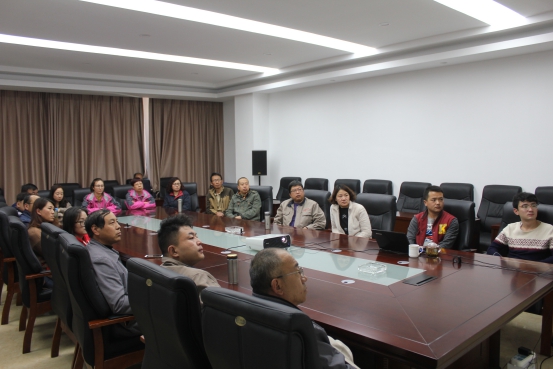 加强正面疏导激励   强化背面警示教育